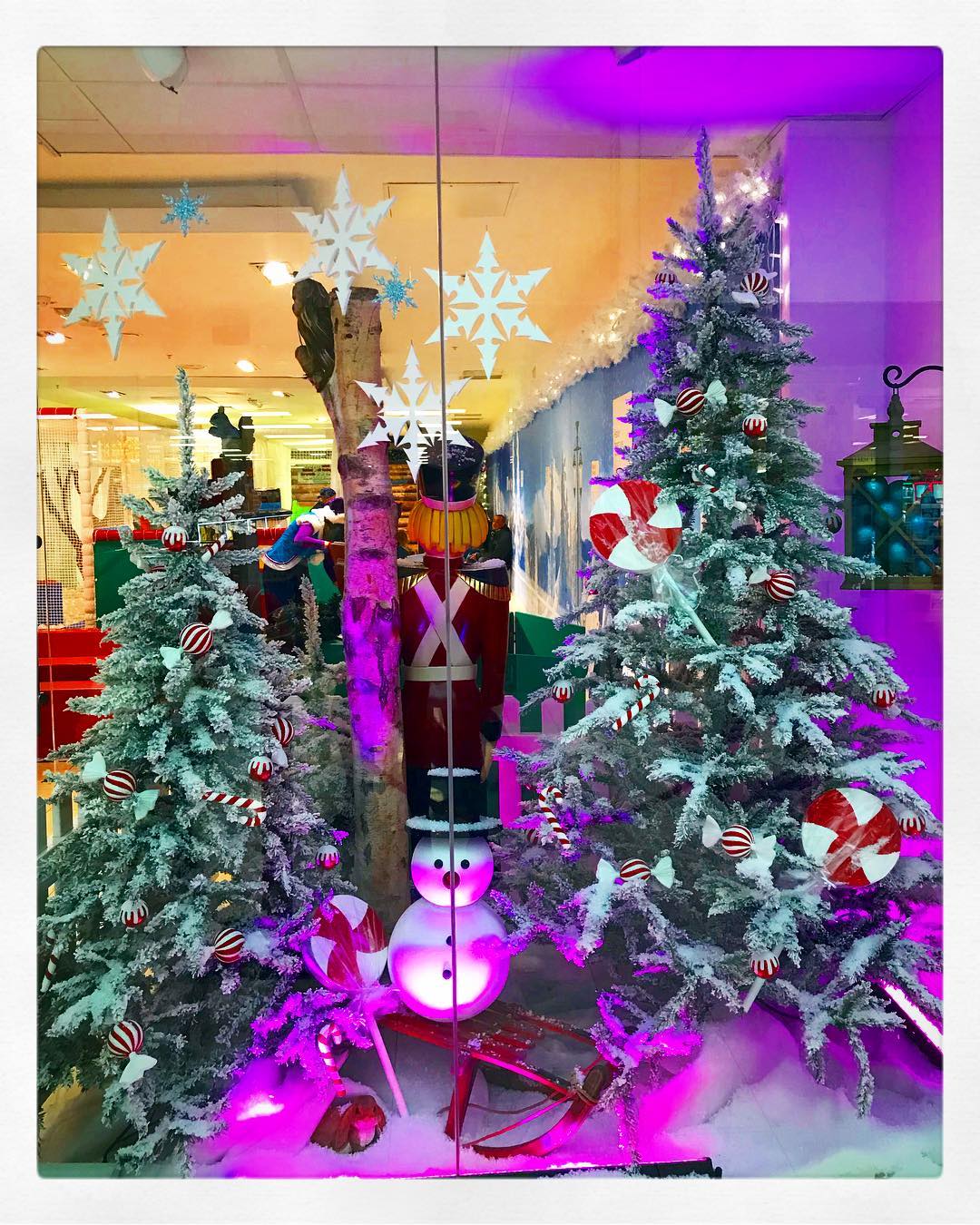 Christmas Window displays  Merchant Cash Advance